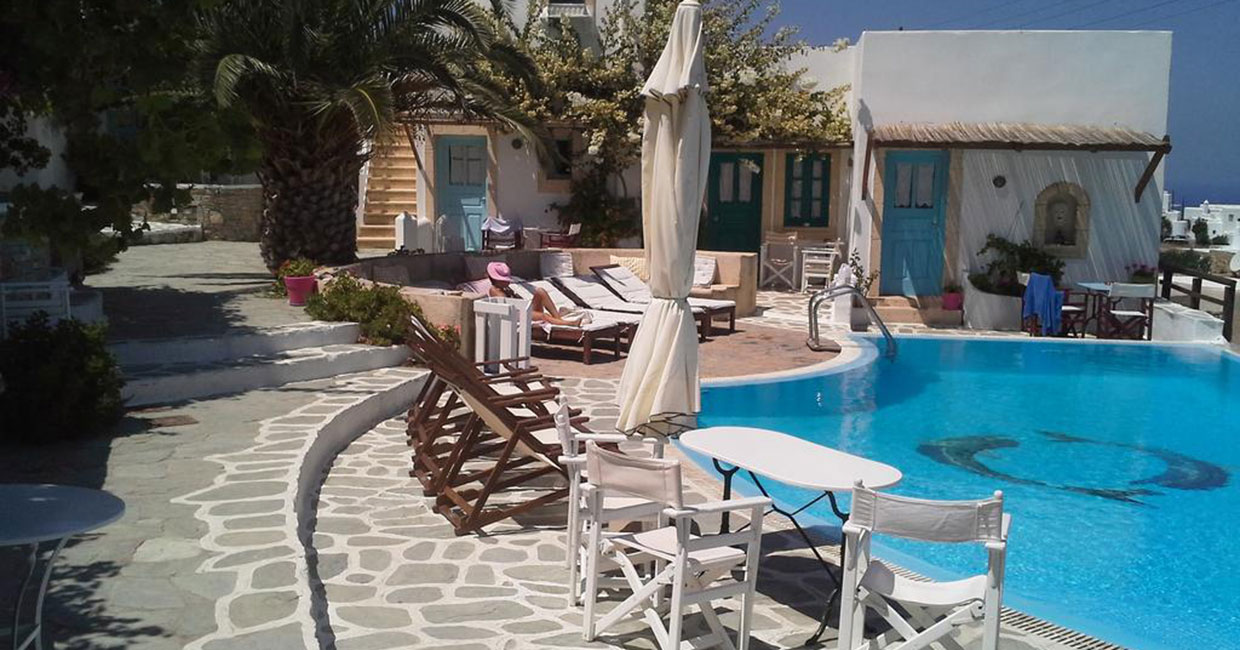 Stay in Folegandros with pool and sea view